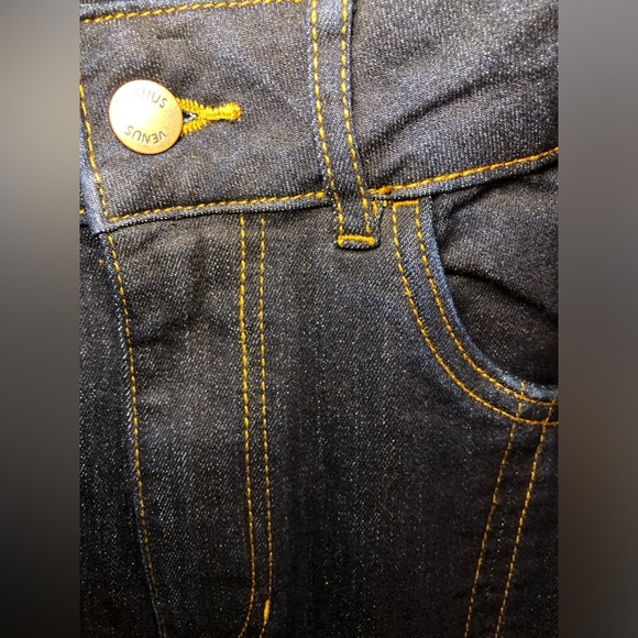 Ruffle Slit Hem Jeans - Picture 6 of 16